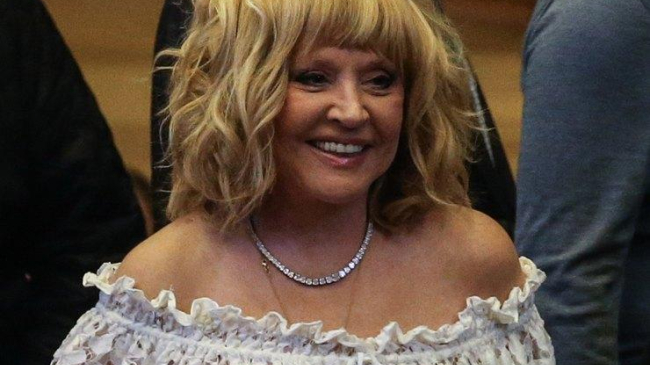 Алла Пугачева появилась в провокационном наряде на показе Юдашкина