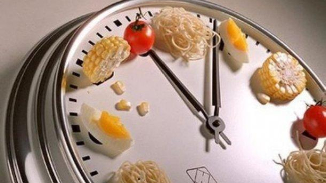Nu contează doar ce mănînci, dar şi cînd mănînci