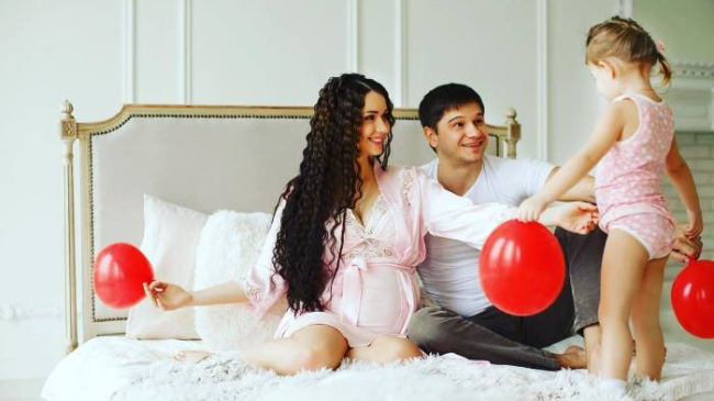 În a noua lună de sarcină, Irina Tarasiuk face sport și cântă în concerte