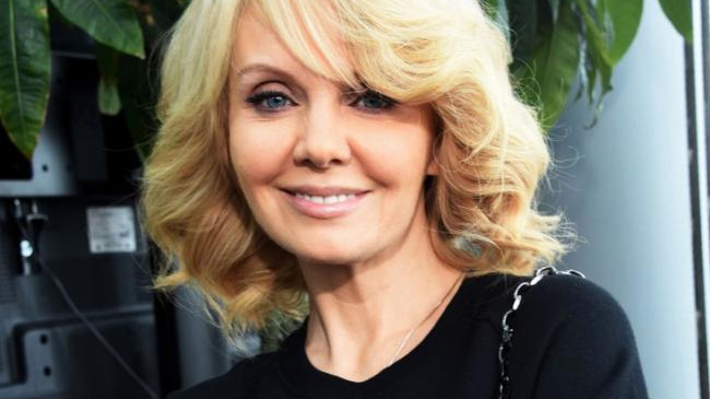 Interpreta Valeria, schimbare de imagine senzationala! Vezi cum arata tunsa baieteste si bruneta