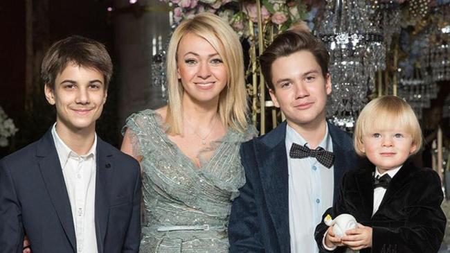 Приемный сын Яны Рудковской отказывается от общения с родной матерью