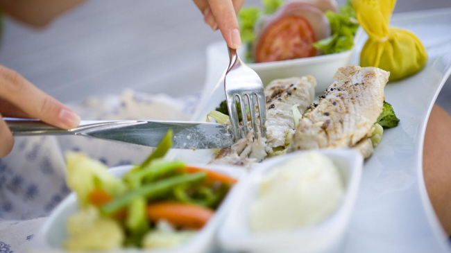 Ученые: Белковая диета помогает улучшить сон