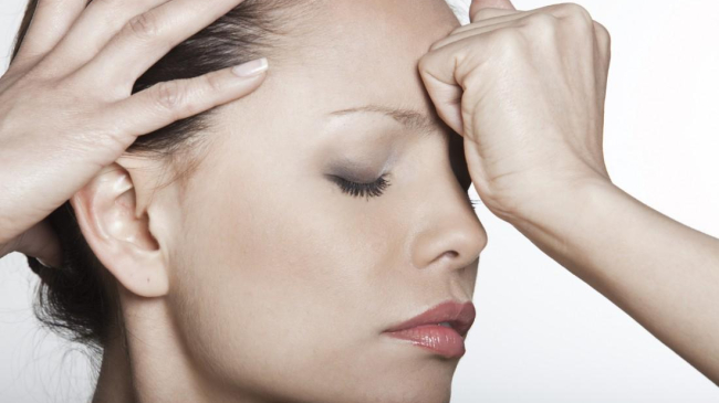 Как избавиться от головной боли за одну минуту? Попробуйте бабушкин способ