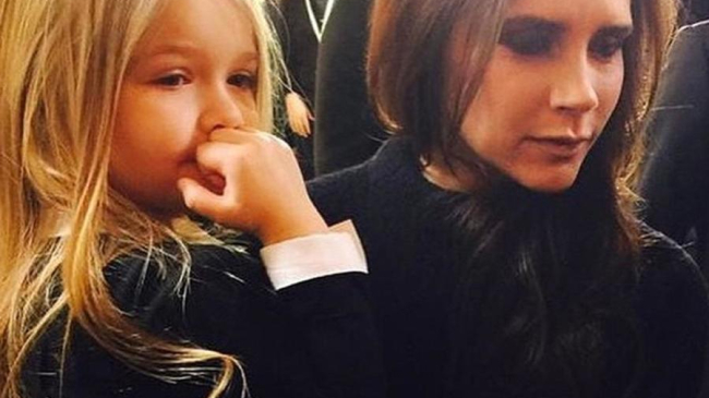 Маленькая художница: Виктория Бекхэм приучает дочь к живописи