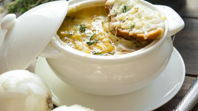 Supă franțuzească clasică de ceapă