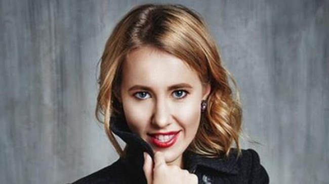 Ксения Собчак продемонстрировала нереальные позы из йоги в новой фотосессии