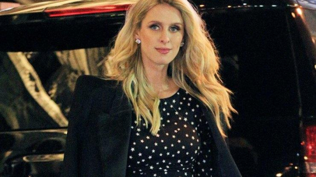 Беременная Ники Хилтон вышла в свет в откровенном мини и на шпильках