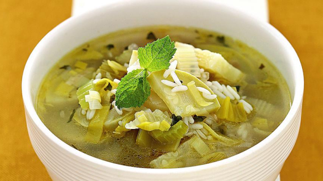 Supă de orez cu țelină și mentă