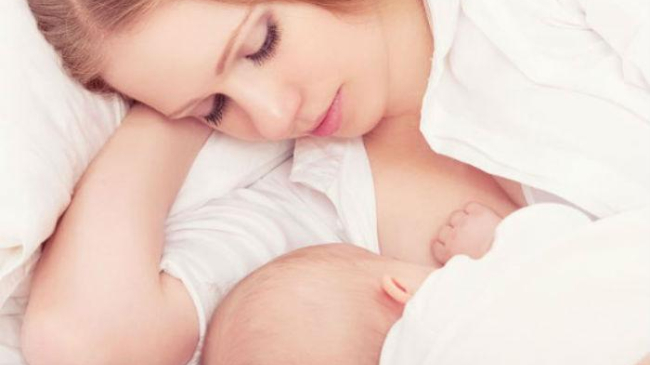 Грудное вскармливание защищает подростков от болезни печени