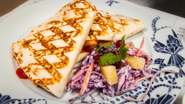 Quesadilla cu pui și cașcaval