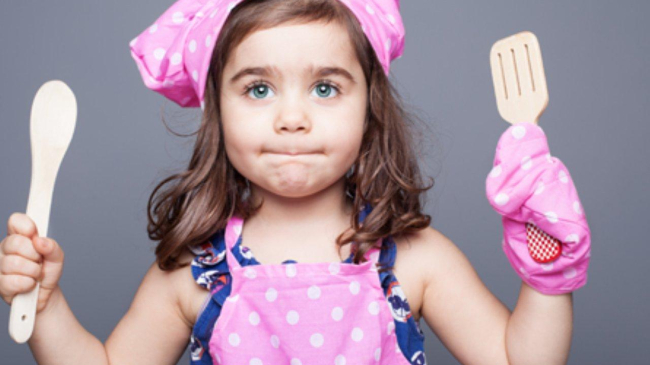 Чем занять ребенка на кухне, пока вы готовите? Часть 1