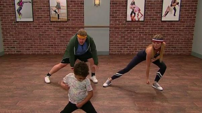 Бэби-хореография: Гвинет Пэлтроу и Джеймс Корден станцевали с малышами