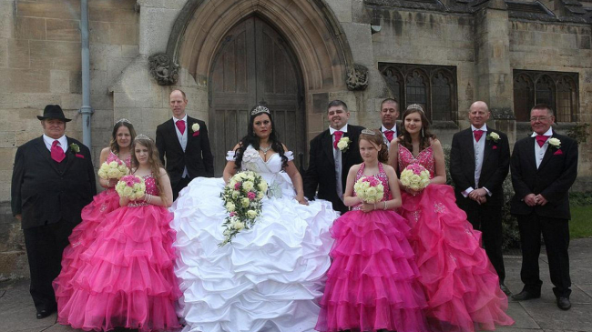 Цыганская невеста вышла замуж в платье весом 63 килограмма