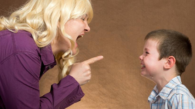 Ученые не советуют родителям кричать на детей