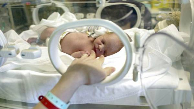 Грудное вскармливание полезно для мозга недоношенных детей