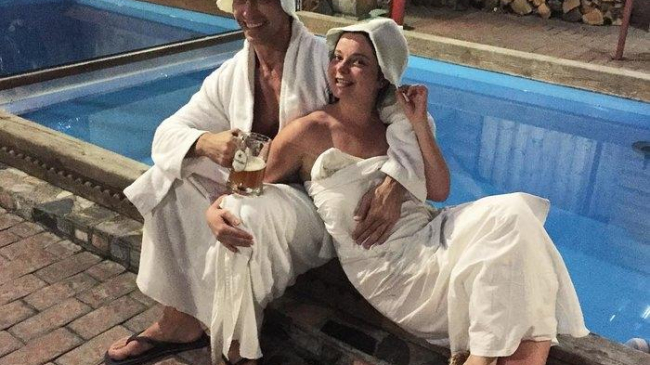 Наташа Королева и Сергей Глушко отметили годовщину отношений в бане