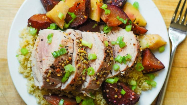 Mușchiuleț de porc cu mere