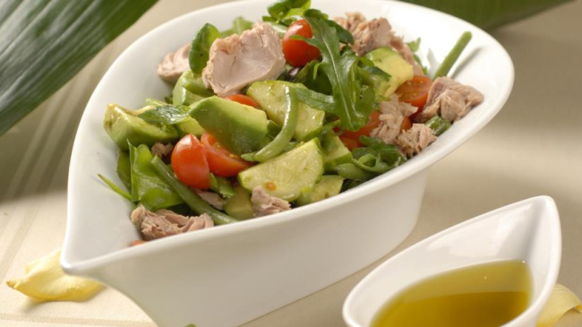 Salată de legume cu conservă de ton