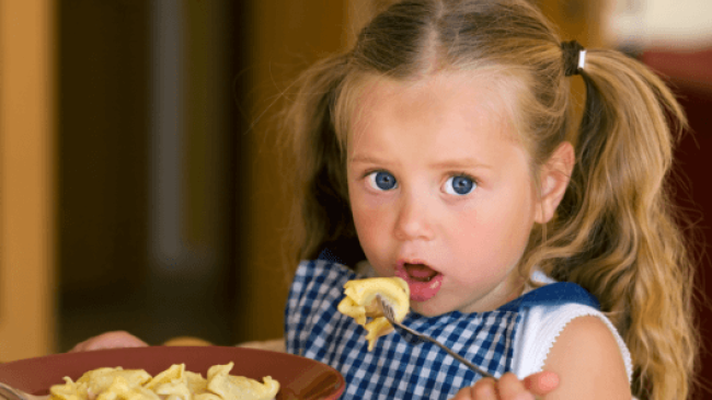 Поздние ужины не приводят к ожирению у детей