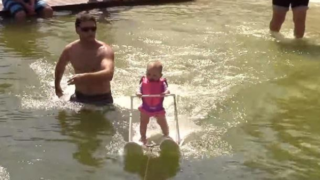 В США полугодовалая воднолыжница побила мировой рекорд