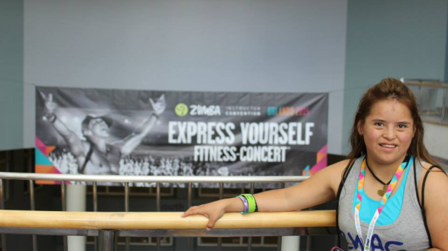 Faceți cunoștință: prima tânără cu sindromul Down, devenită antrenoare de Zumba
