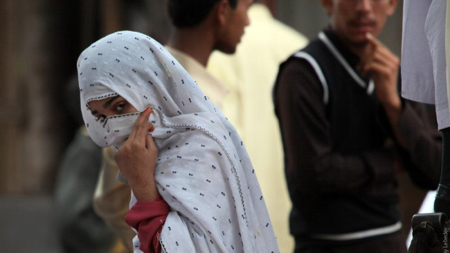 В Пакистане предложили разрешить мужьям слегка бить жен