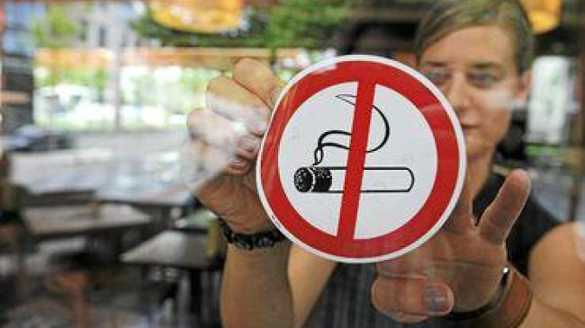 Вступает в силу закон о запрете курения в общественных и закрытых местах