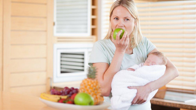 Продукты, от которых кормящей маме нужно срочно отказаться при коликах у новорожденного