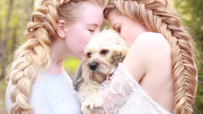 Две сестры из Норвегии прославились виртуозным умением заплетать косы