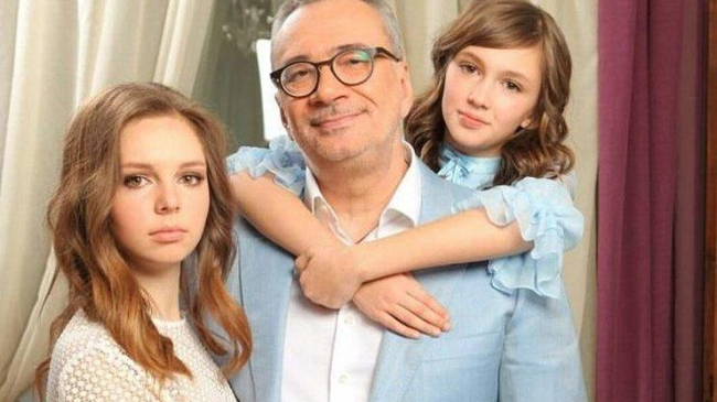 Константин Меладзе показал взрослых дочерей