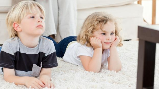 Ребенок и телевизор: правила общения