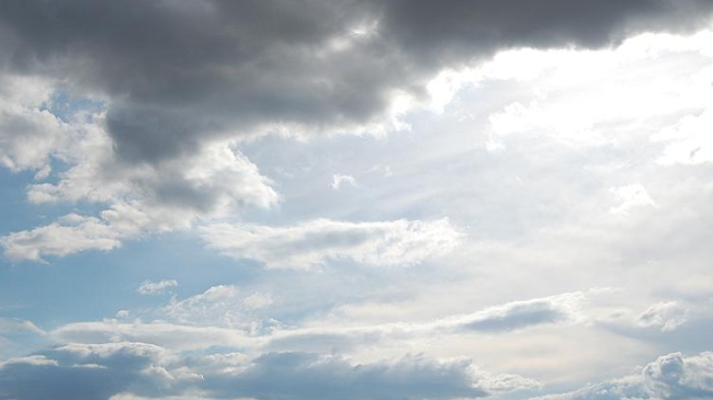 Prognoza meteo: Vremea se menține caldă, dar vor cădea ploi