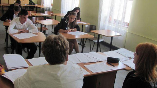 BAC 2016. Mii de absolvenţi de liceu susţin astăzi examenul la disciplina de profil