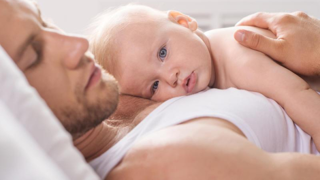 Cinci reacții ale tinerilor tătici la apariția copilului