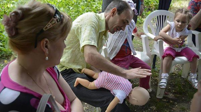 Как оказываем первую помощь детям в случае чрезвычайных ситуаций?