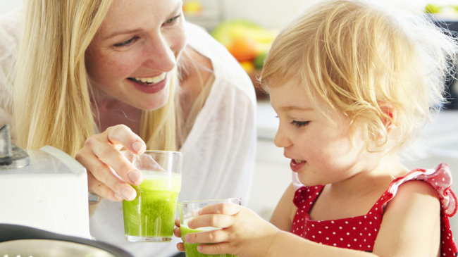 Диетологи: рацион женщины должен меняться в зависимости от ее возраста