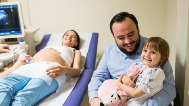 Amelie, fetița Liliei Ojovan, și-a cunoscut „sulioala” în sala de ecografie