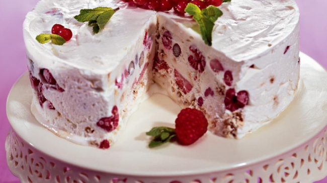 Semifreddo cu fructe de pădure