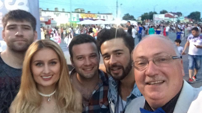 Местные звезды пользуются спросом и на выпускных балах