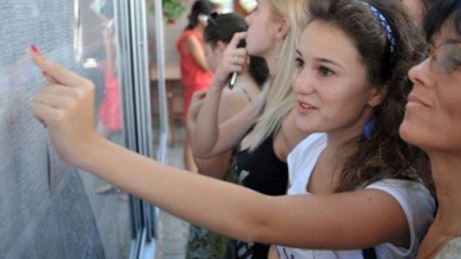 BAC 2016. Absolvenţii de liceu vor afla azi rezultatul celor 12 ani de studii