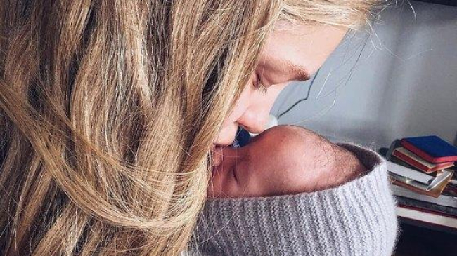 Наталья Водянова показала трогательное фото с новорожденным сыном Романом