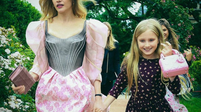Natalia Vodianova și-a luat fiica de 10 ani la prima prezentare de modă