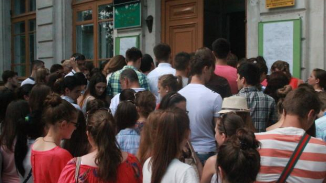 A fost anunțat orarul admiterii tinerilor la studiile liceale și universitare