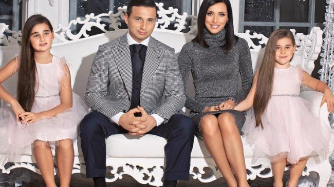 Беременная певица Алсу показала семейное фото