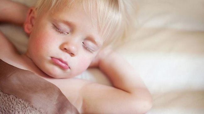 De ce scrâșnesc copiii din dinți. Cum să-i dezobișnuim de această deprindere