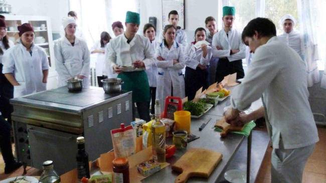 Circa 20 de mii de locuri sînt disponibile în colegiile și școlile profesionale din țară