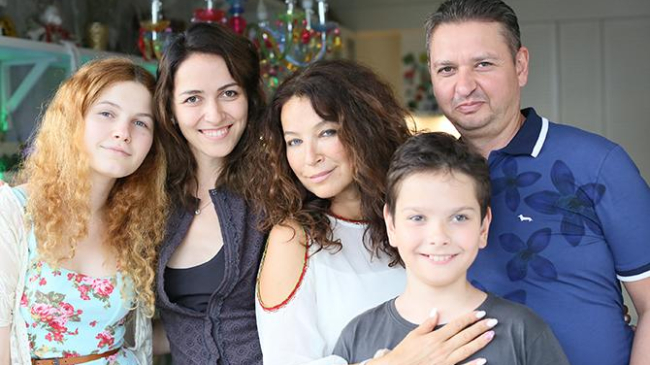 Family Portrait: Gulinara și Andrei Vâșcu