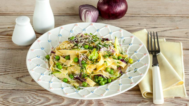 Paste cu dovlecei și mazăre verde