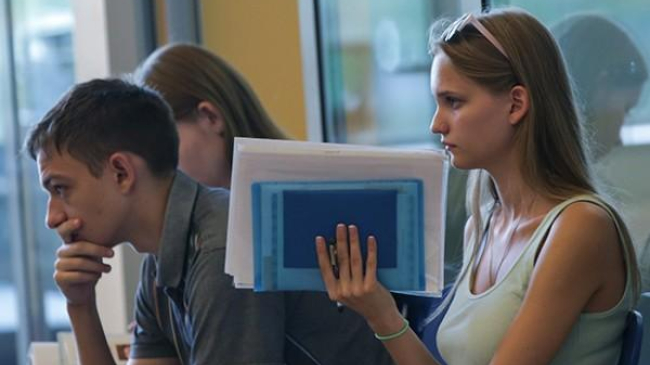 Start înscrierii la facultate! Absolvenţii de liceu pot depune actele la mai multe specialităţi