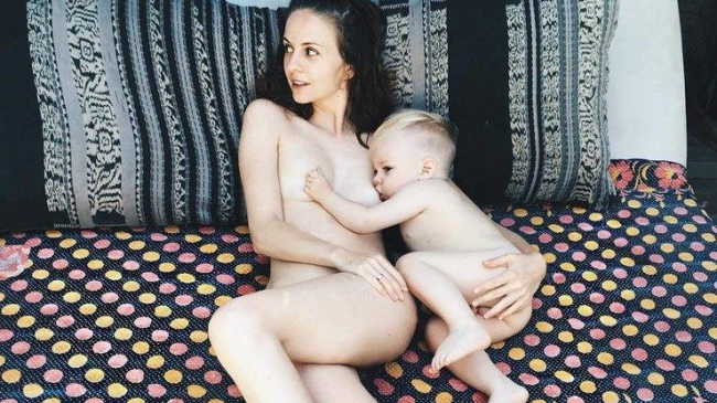 Российская бизнесвумен разделась в поддержку свободы грудного кормления